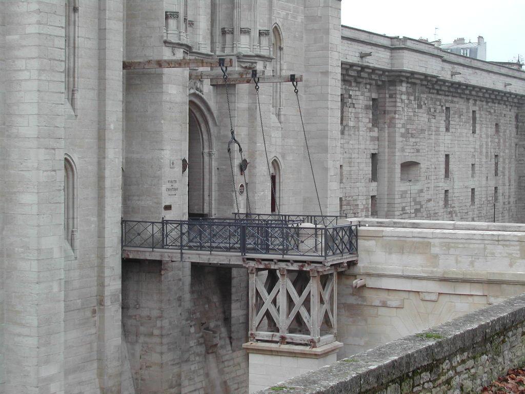 Vincennes chateau pont de la tour du village apres travx